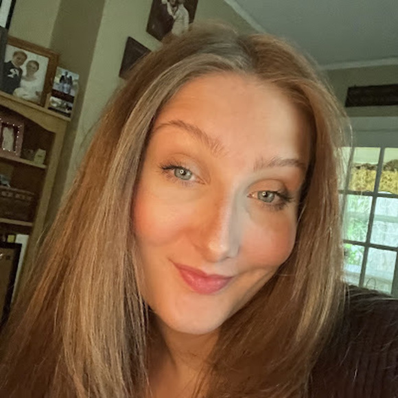 Meet your Posher, Hannah - Picture 1 of 1